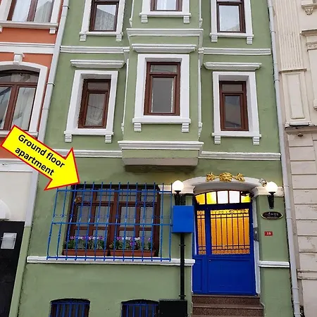 Away Aparthotel 3*