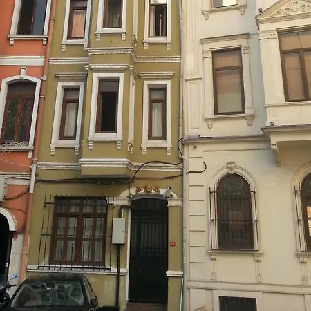 Aparthotel Away 3*