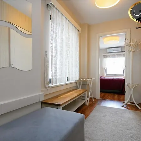 Aparthotel Away 3*