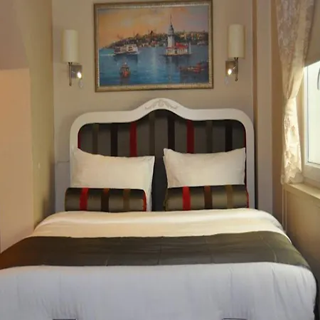 Aparthotel Away 3*