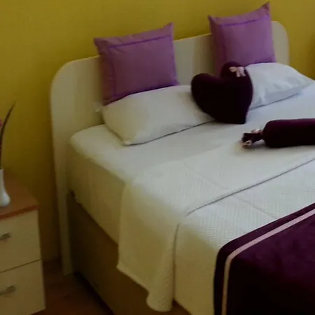 Aparthotel Away 3*